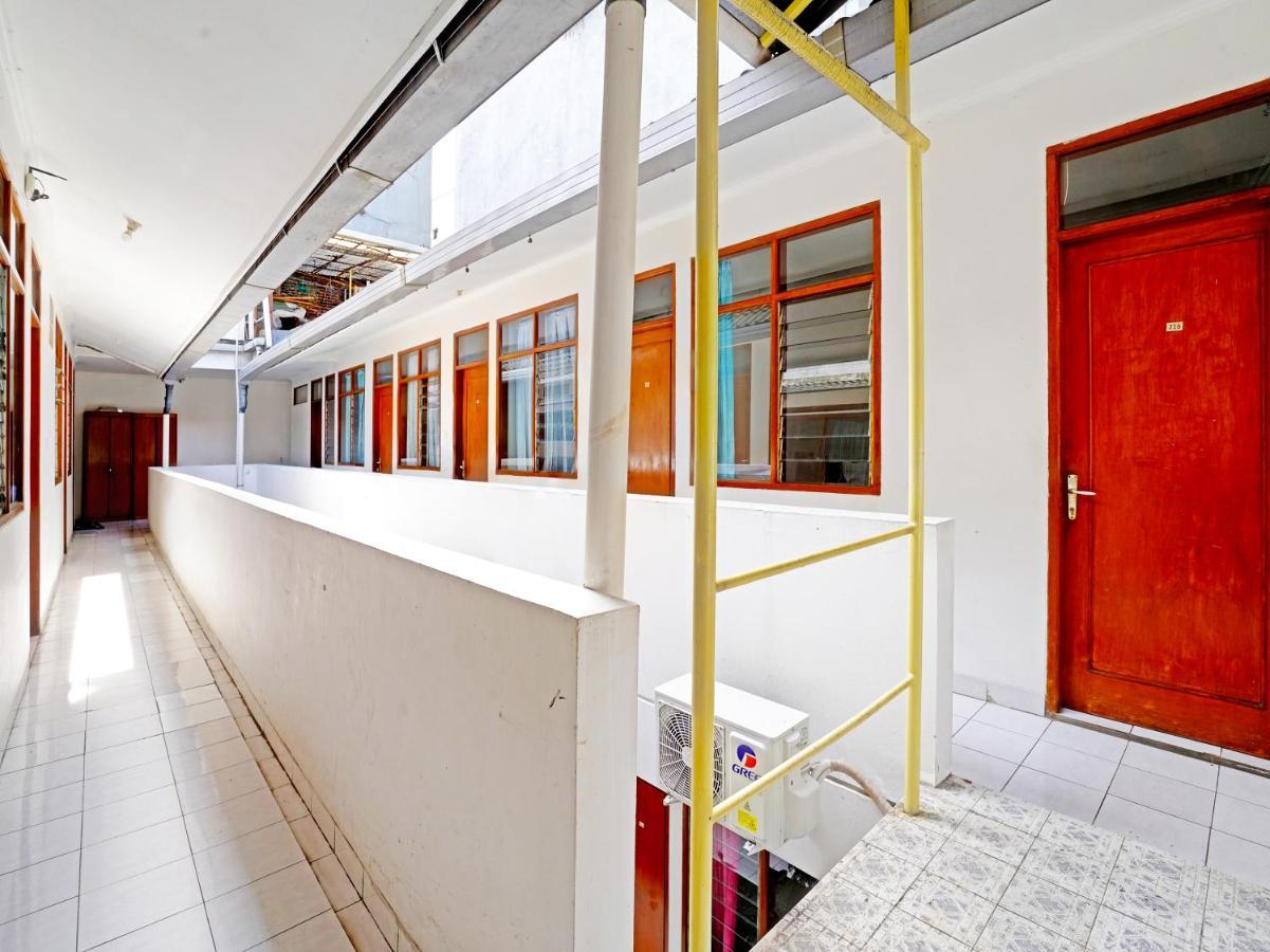 Hotel Oyo 90840 Teratai 2*
