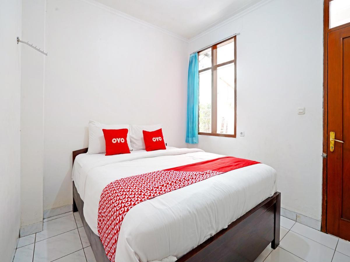 Oyo 90840 Teratai Hotel 2*