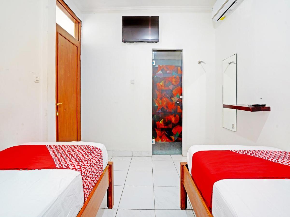 Oyo 90840 Teratai Hotel 2*