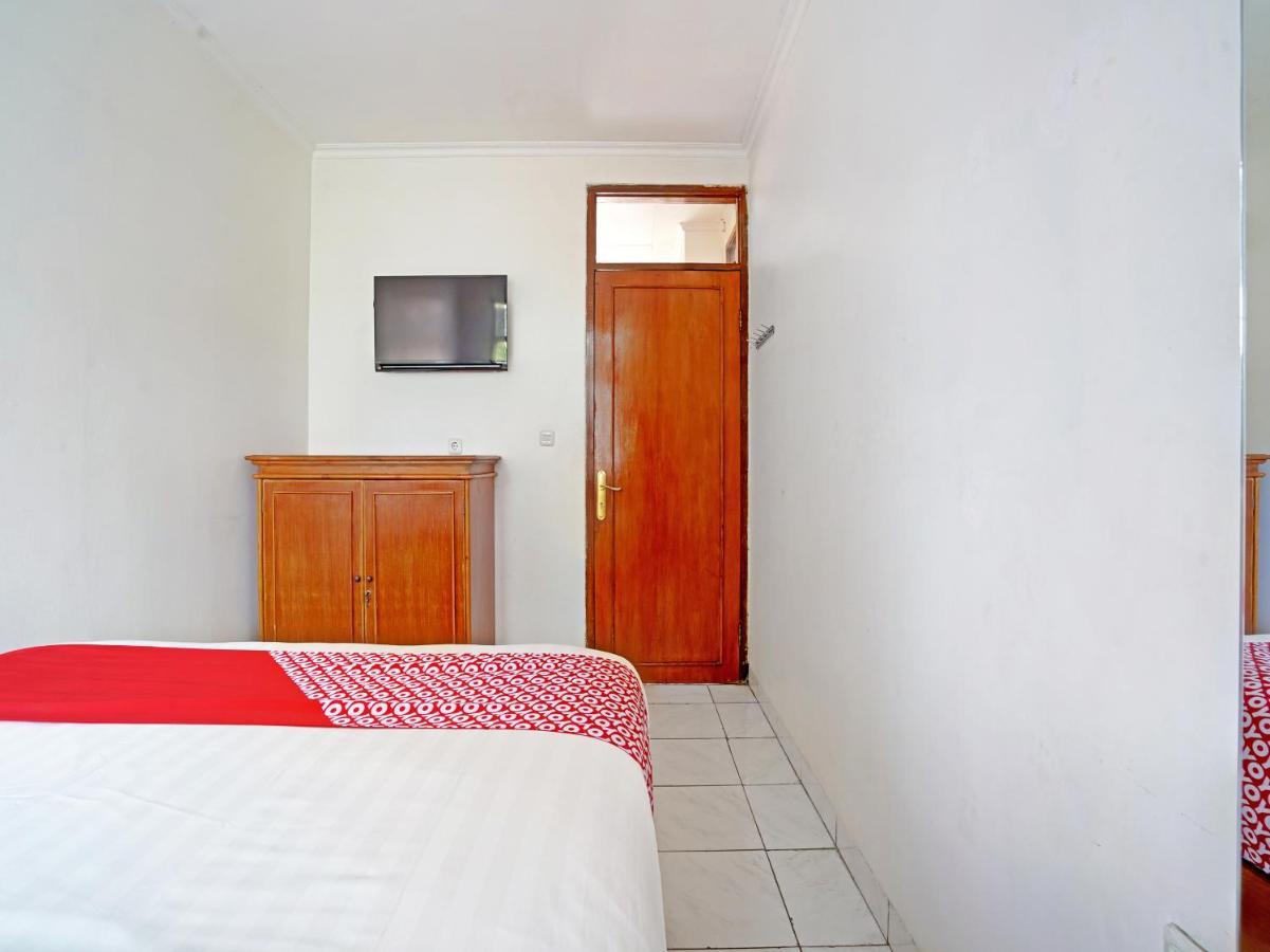 Oyo 90840 Teratai Hotel 2*
