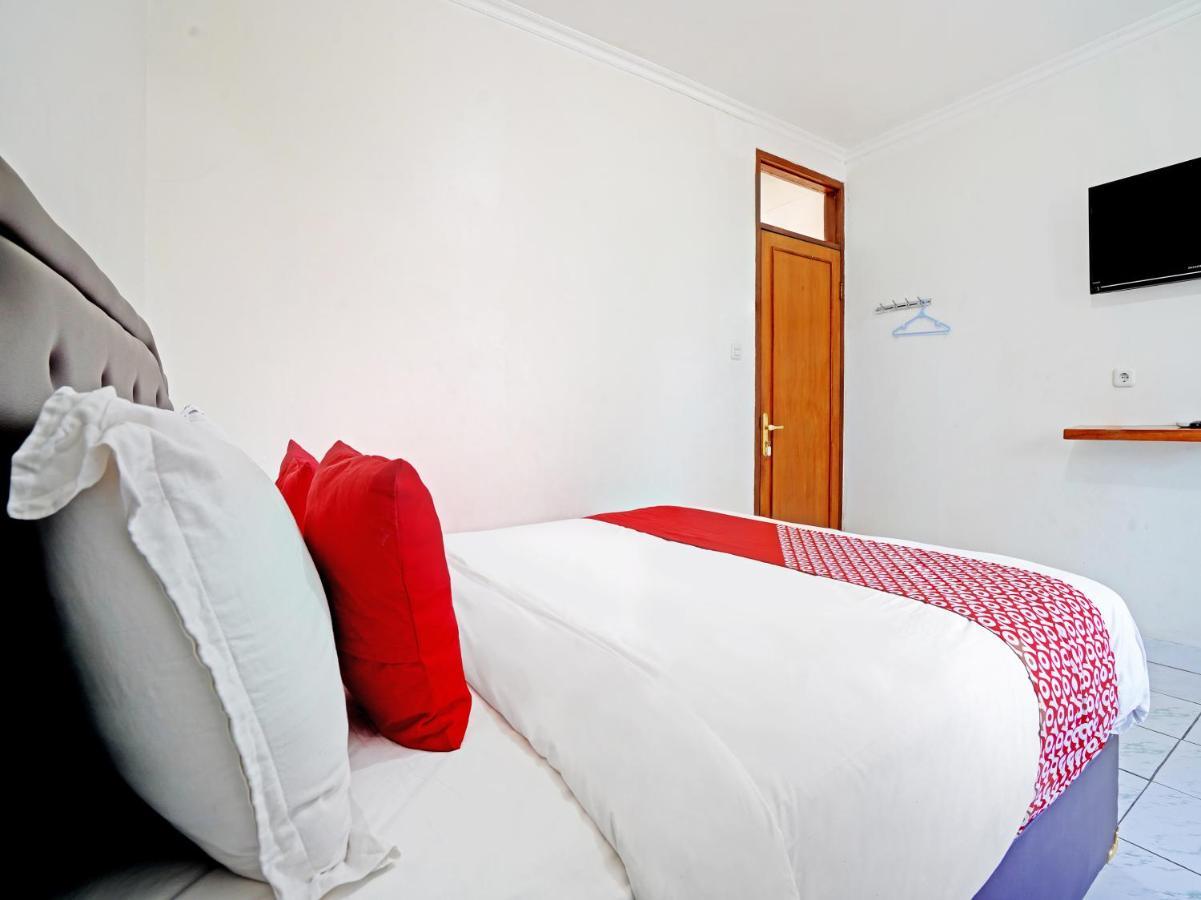 Oyo 90840 Teratai Hotel