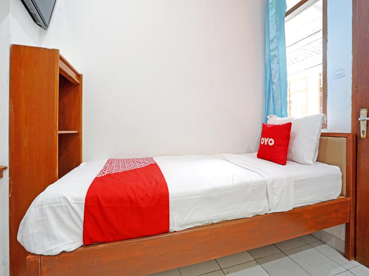 Oyo 90840 Teratai Hotel 2*