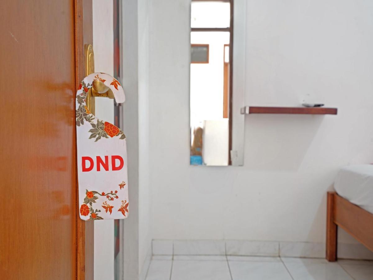 Hotel Oyo 90840 Teratai 2*