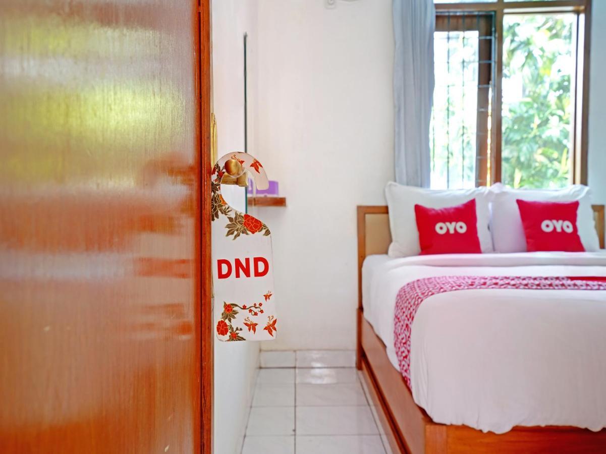 Oyo 90840 Teratai Hotel 2*
