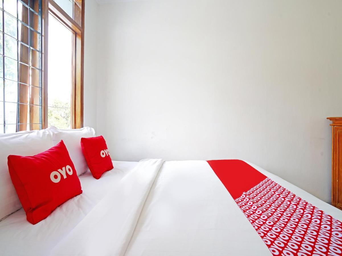 Oyo 90840 Teratai Hotel 2*